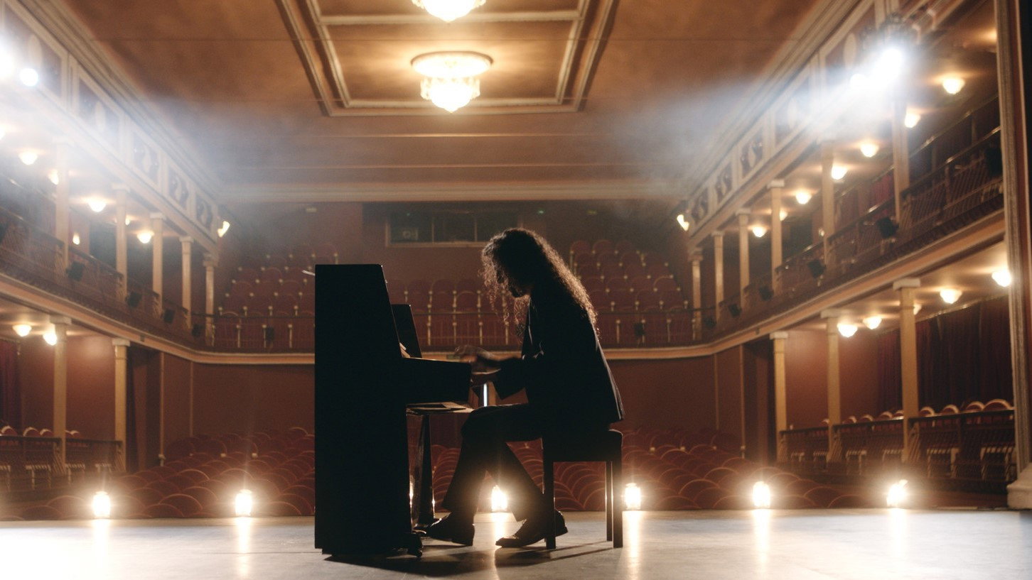 video-section-banner-image
